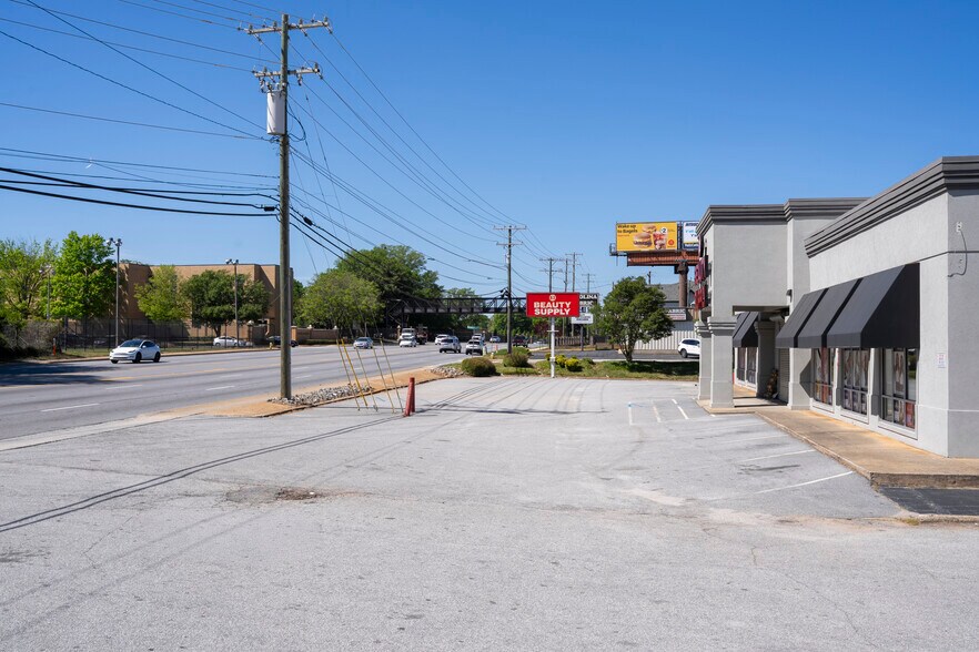 More Photos Of 1184 N Pleasantburg Dr, Greenville Freestanding For Lease