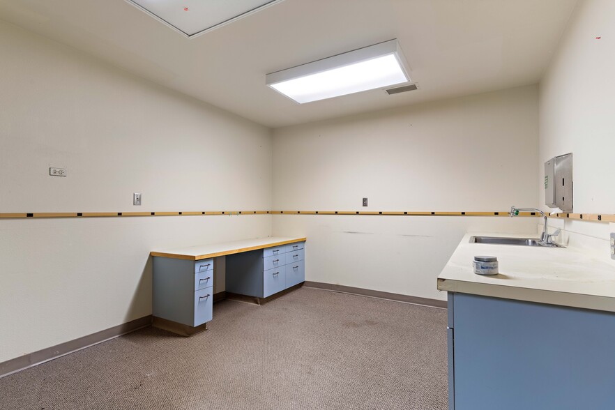 More Photos Of 1200 N 14th Ave, Pasco Medical For Sale