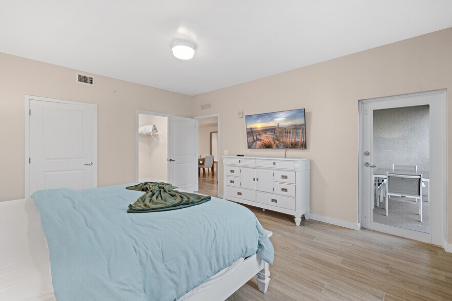 More Photos Of 5126 Coronado Pky, Cape Coral Apartments For Sale