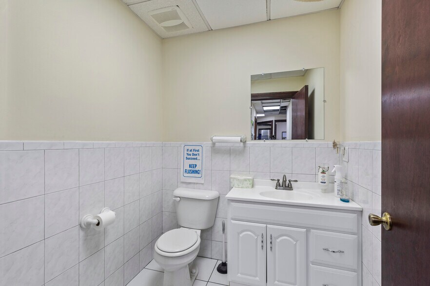 More Photos Of 14-07 113th St, College Point Flex For Sale