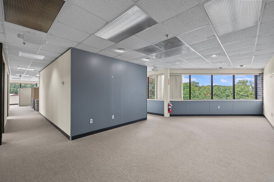 More Photos Of 1 Olde North Rd, Chelmsford Office For Lease