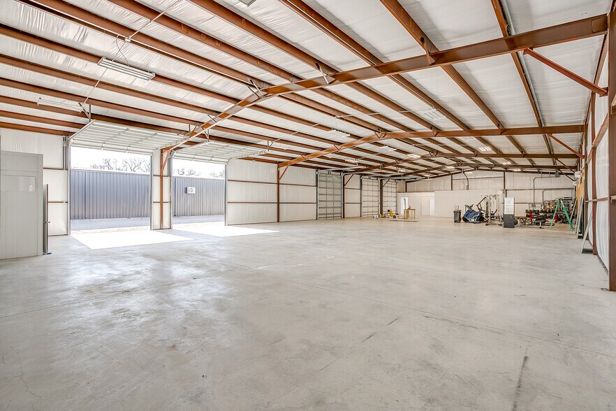 More Photos Of 6471 E Bankhead Hwy, Willow Park Industrial For Lease