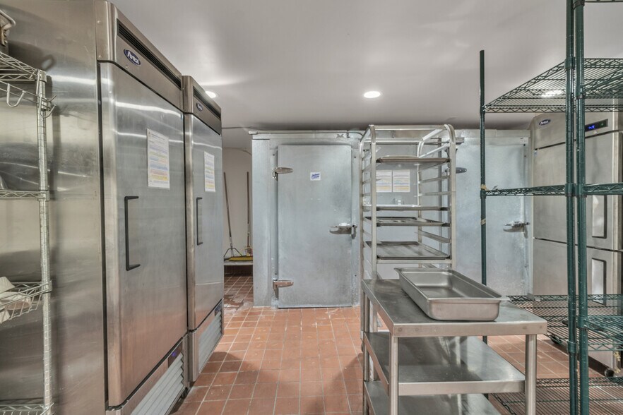 More Photos Of 33 S Carolina St, Hartwell Restaurant For Sale