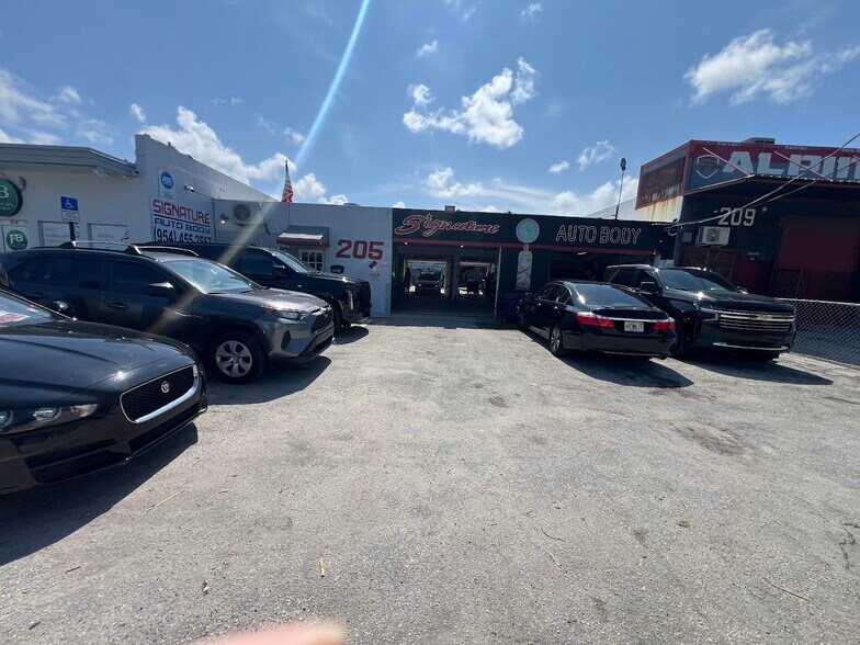 More Photos Of 205 N Dixie Hwy, Hallandale Beach Service For Sale