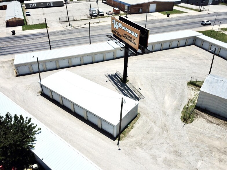 Primary Photo Of 1007 W Commerce St, Brownwood Self Storage For Sale