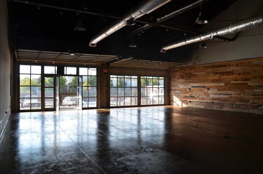 More Photos Of 996 Huff Rd NW, Atlanta Warehouse For Lease