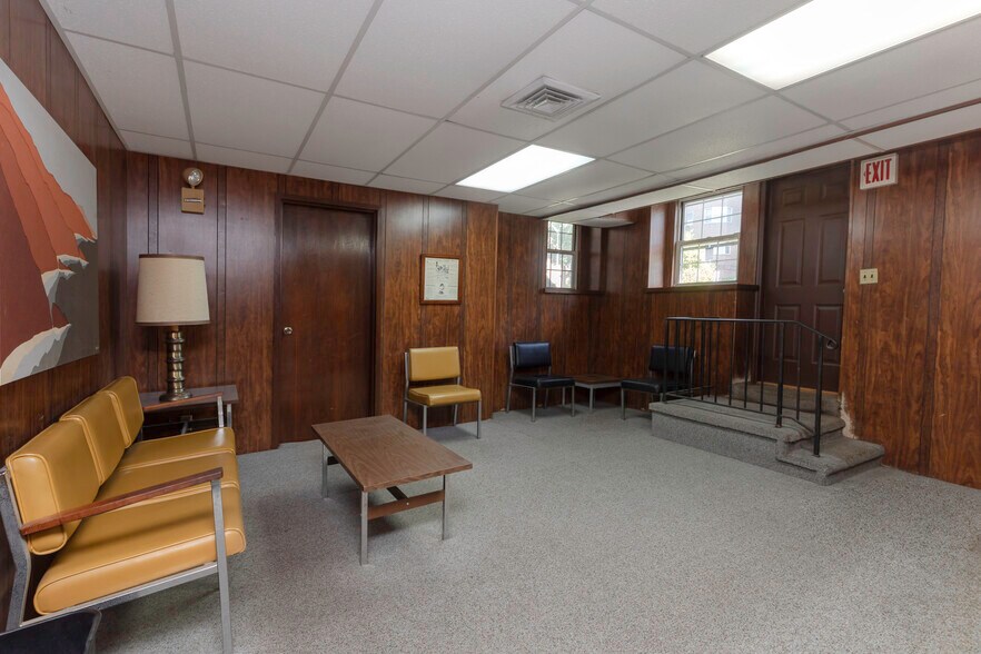 More Photos Of 253 Garth Rd, Scarsdale Medical For Sale