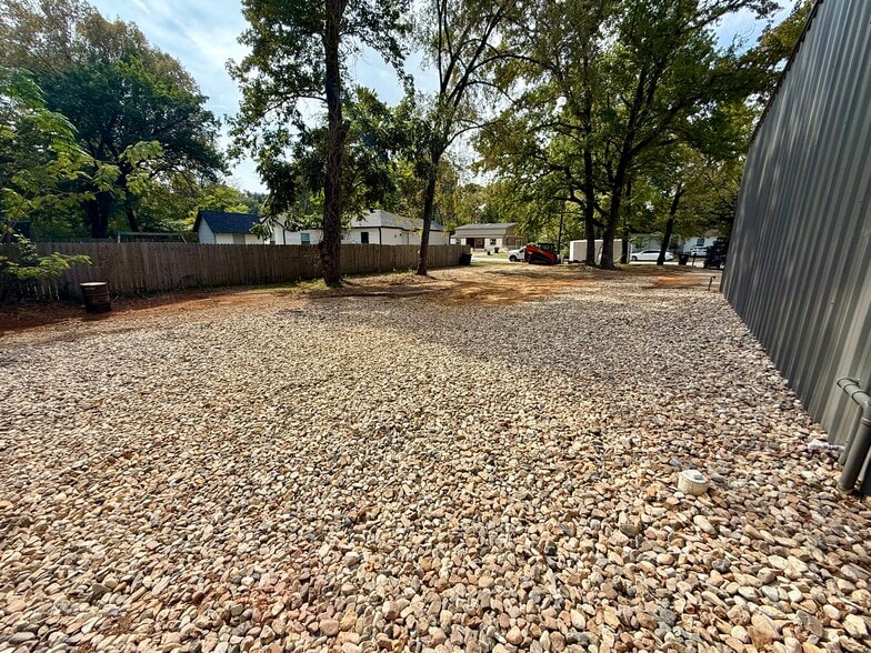 More Photos Of 1622 W Front St, Tyler Industrial For Sale