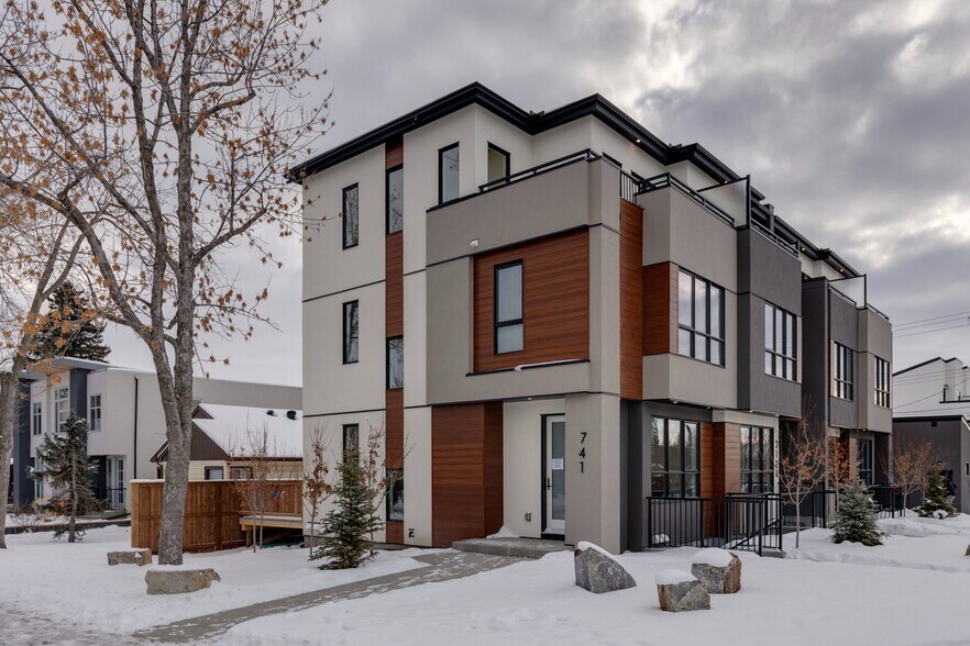 More Photos Of 2124 7 St NW, Calgary Apartments For Sale