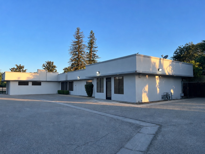 Primary Photo Of 4000 San Dimas St, Bakersfield General Retail For Sale