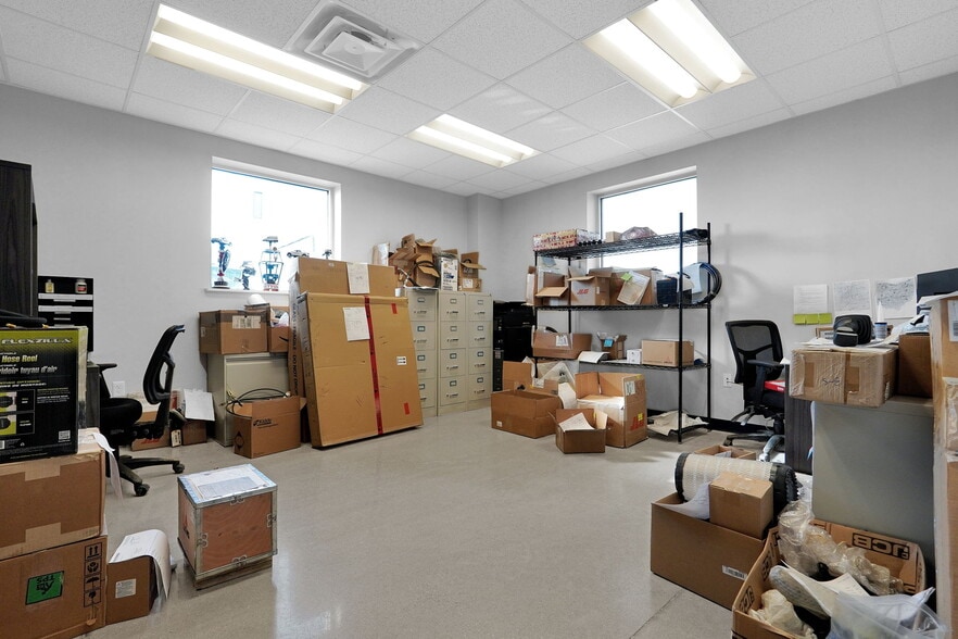 More Photos Of 5132 Fisher Rd, Columbus Warehouse For Lease