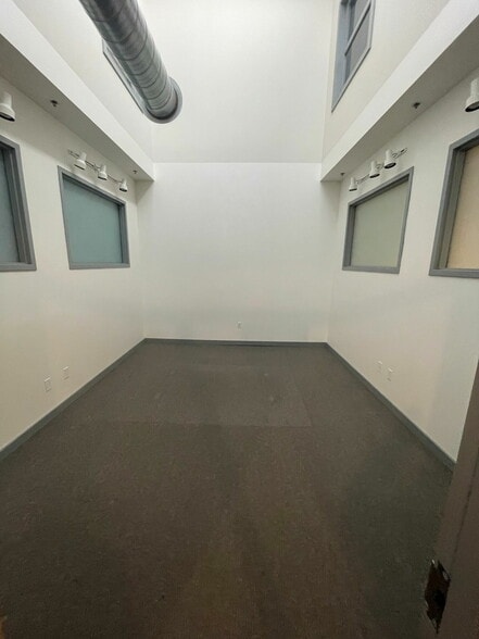 More Photos Of 904-908 S 4th St, Saint Louis Office For Lease