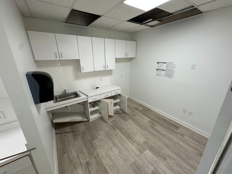 More Photos Of 403 N Guadalupe St, San Marcos General Retail For Lease