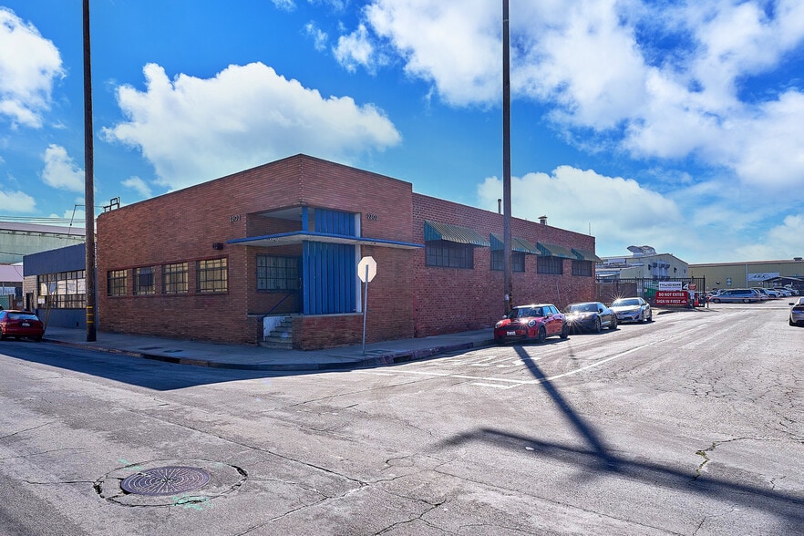 Primary Photo Of 2302 E 38th St, Vernon Manufacturing For Sale
