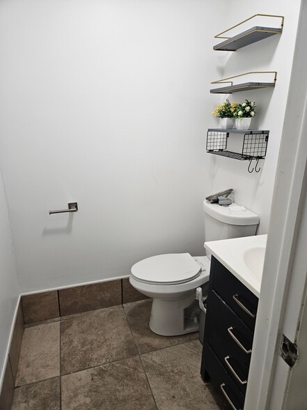 More Photos Of 606 PA-940 Rt, Pocono Lake Office For Lease