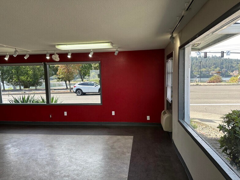 More Photos Of 1906 SE Monroe St, Portland Freestanding For Lease