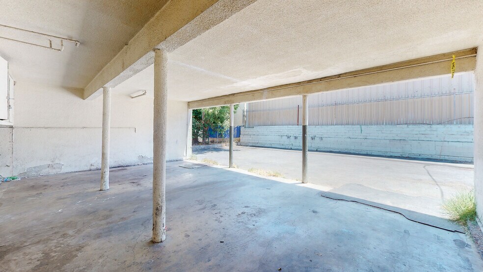 More Photos Of 14206 Calvert St, Van Nuys Apartments For Sale