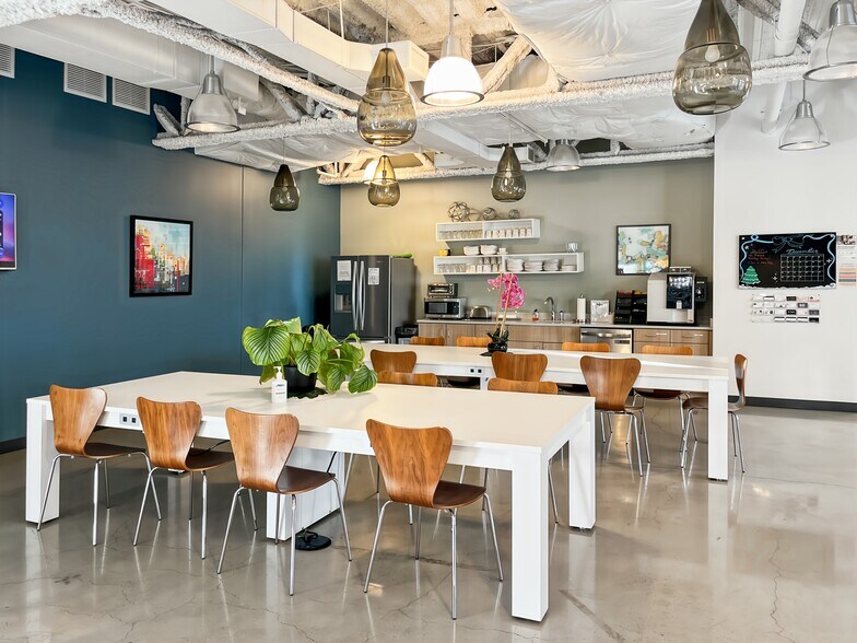More Photos Of 1 Marina Park Dr, Boston Coworking Space