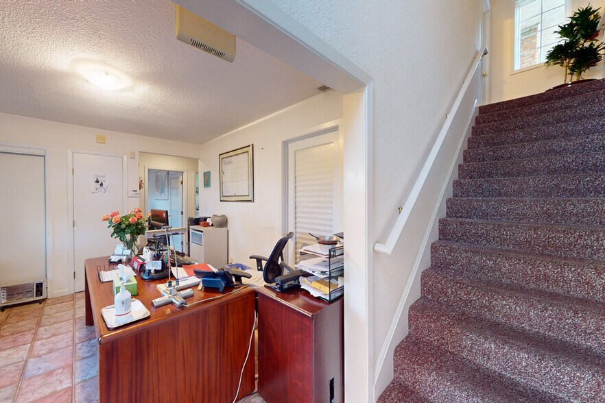 More Photos Of 54 Railroad Ave, Richmond Office Residential For Sale