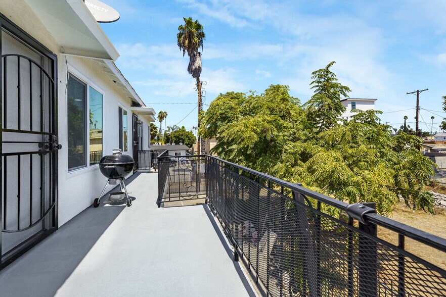 More Photos Of 925 W 84th St, Los Angeles Apartments For Sale