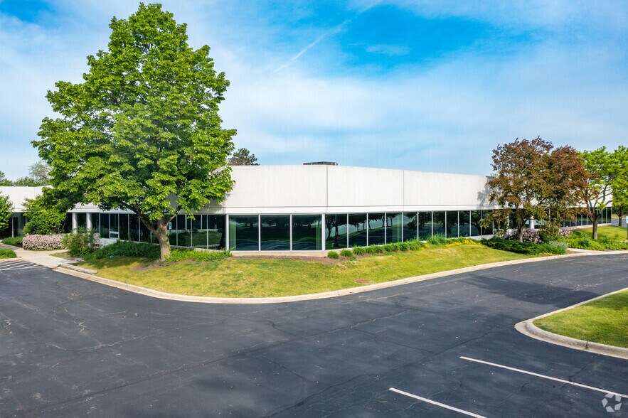 More Photos Of 536-616 Atrium Dr, Vernon Hills Office For Lease