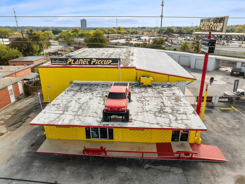 More Photos Of 2238 NW Loop 410 Fwy, San Antonio Auto Repair For Sale