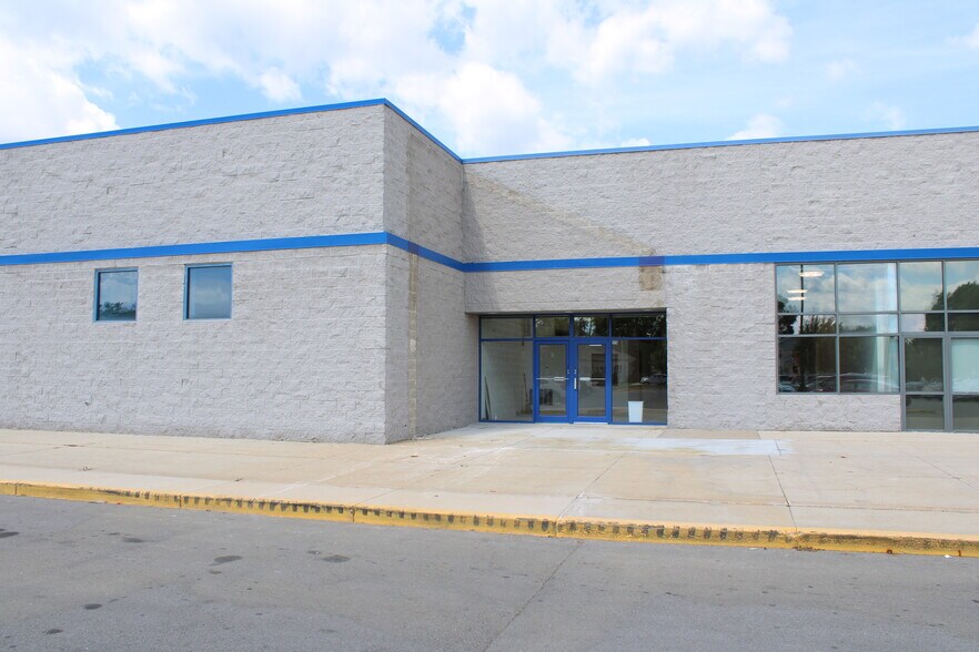 Primary Photo Of 7-75 W Scott St, Fond Du Lac General Retail For Sale