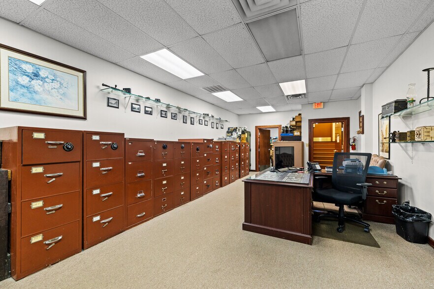 More Photos Of 622 N Central St, Knoxville General Retail For Sale