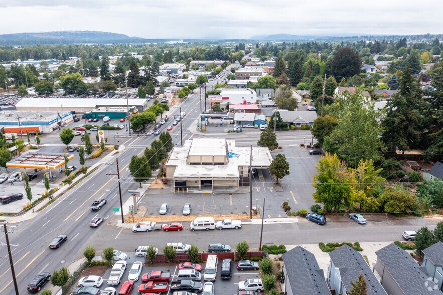 More Photos Of 10120 NE Sandy Blvd, Portland Bank For Lease