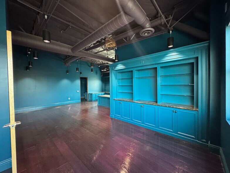 More Photos Of 21010 S Figueroa St, Carson Showroom For Sale