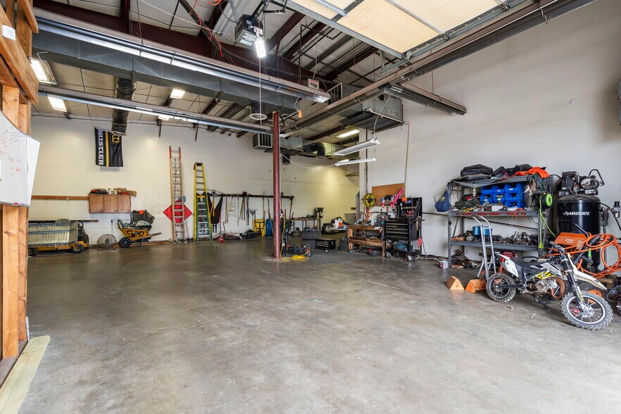 More Photos Of 5410 S Daniel St, Battlefield Manufacturing For Sale