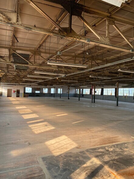 More Photos Of 1401 Saint Andrew St, La Crosse Warehouse For Sale