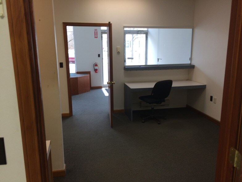 More Photos Of 2419 E High St, Springfield Storefront For Sale