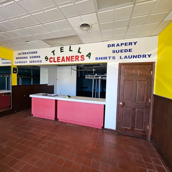 More Photos Of 1802-1810 Marsh Rd, Wilmington Unknown For Lease