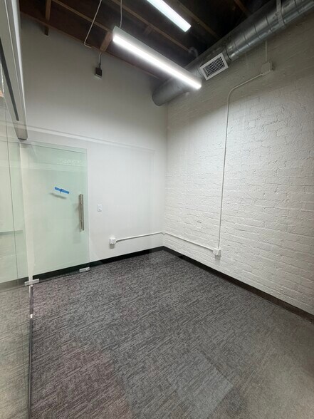 More Photos Of 2558 Overland Ave, Los Angeles Office For Lease