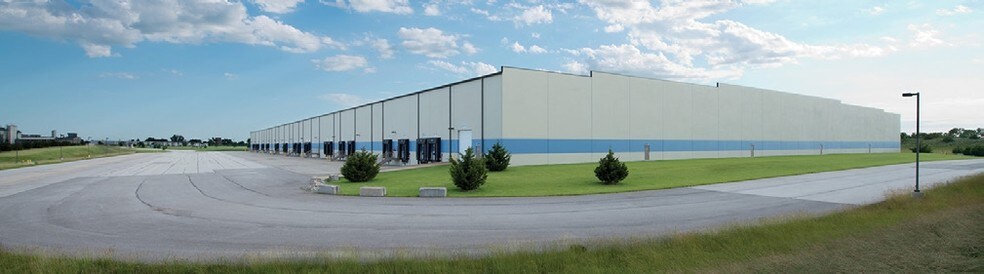 More Photos Of 27200 W 157th St, New Century Distribution For Lease