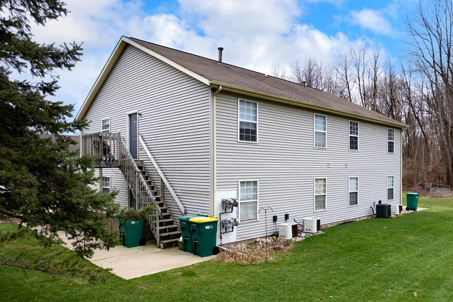 More Photos Of 2323 W Osterhout, Portage Apartments For Sale