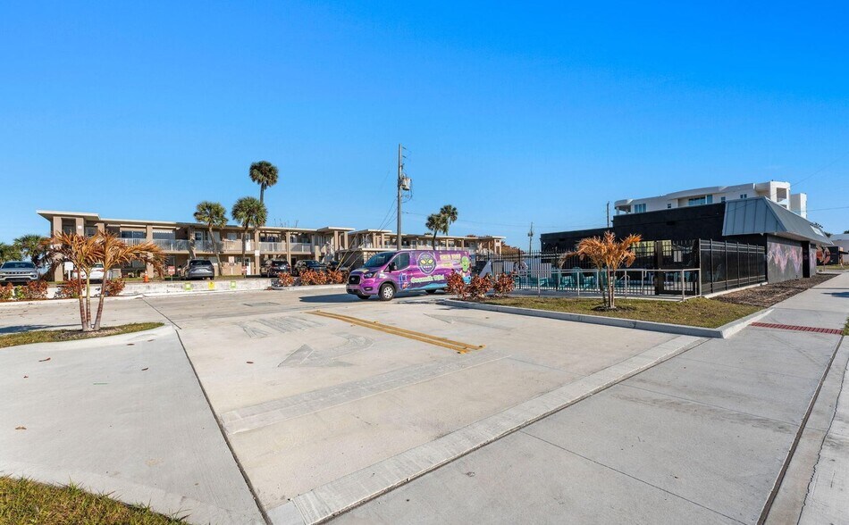 More Photos Of 101 N Atlantic Ave, Cocoa Beach General Retail For Sale