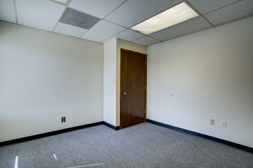 More Photos Of 225 S Academy Blvd, Colorado Springs Office For Sale