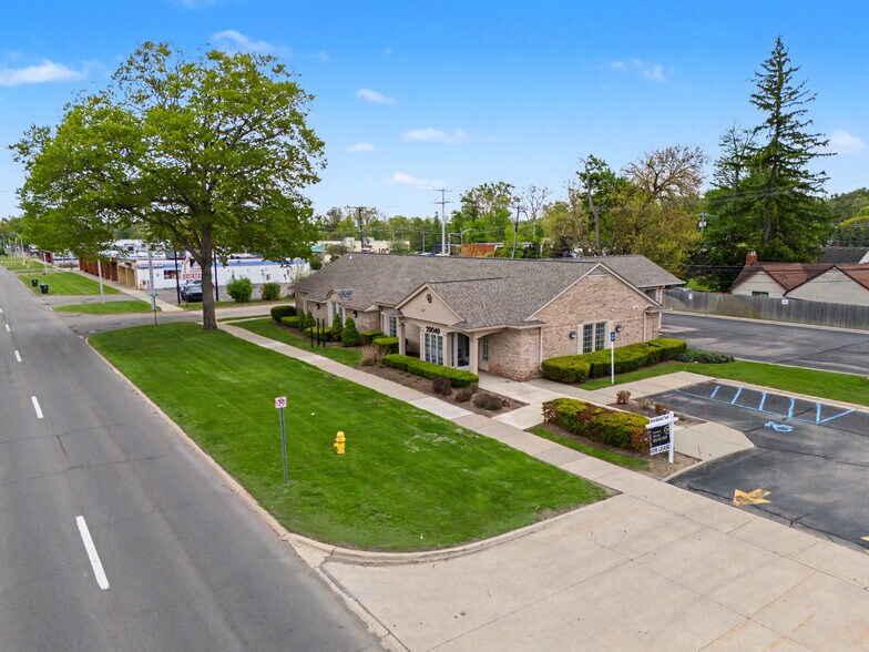 More Photos Of 29049 Joy Rd, Westland Bank For Lease