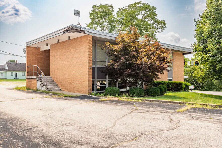 More Photos Of 1250 Franklin Ave, Brookville Office For Sale