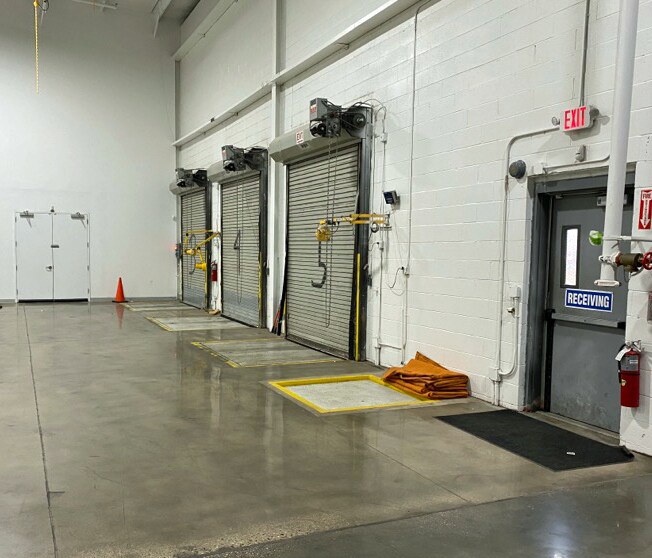 More Photos Of 555 N Research Pl, Central Islip Warehouse For Lease