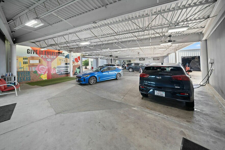 More Photos Of 4818 Troup Hwy, Tyler Auto Dealership For Sale