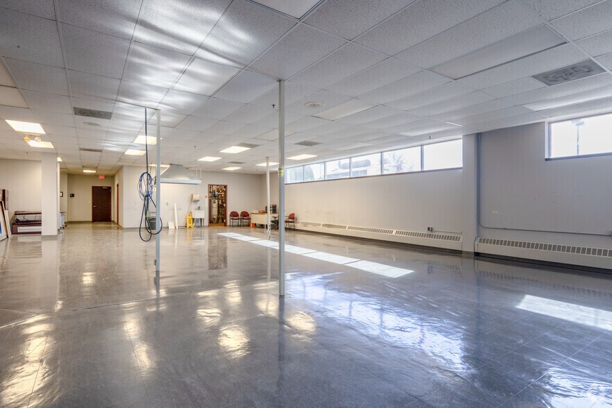 More Photos Of 1391 Corporate Dr, Mchenry Office For Sale