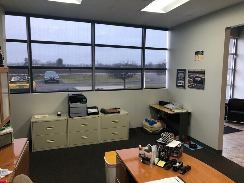 More Photos Of 114 Venture Dr, Pataskala Warehouse For Lease