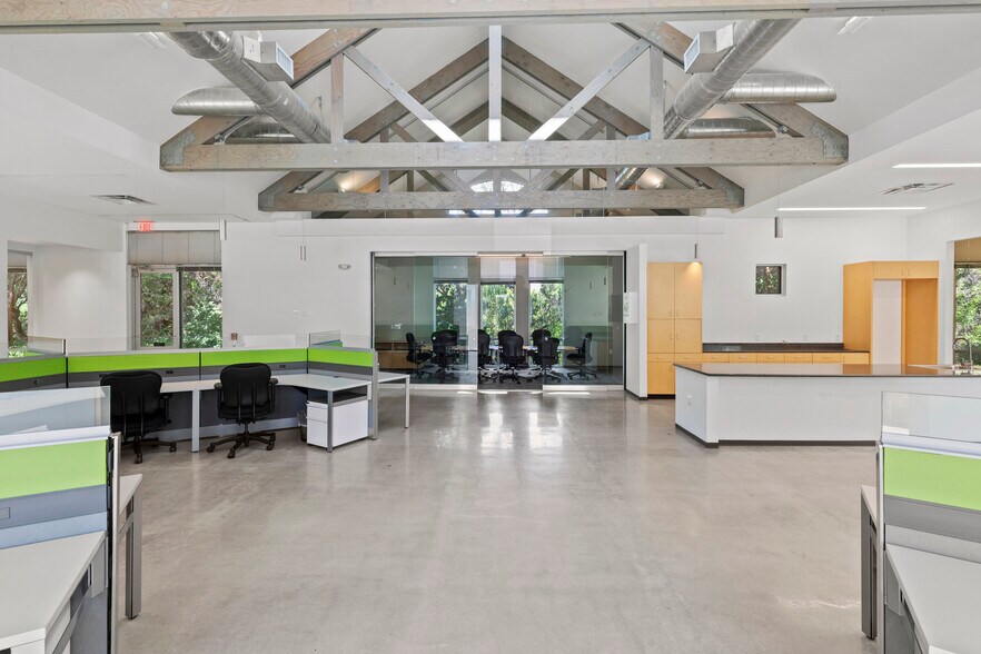 More Photos Of 16022 Via Shavano, San Antonio Office For Lease