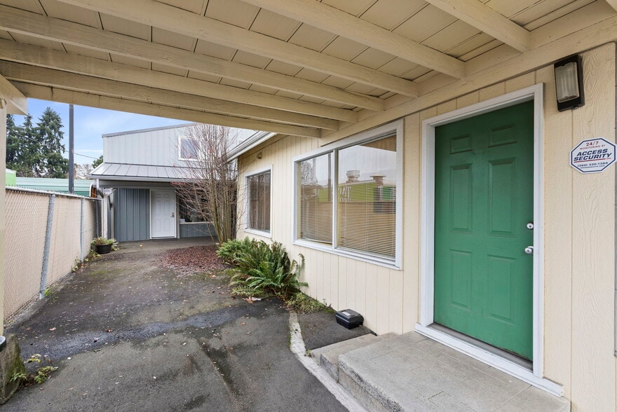 More Photos Of 1017 W Main St, Centralia Flex For Sale