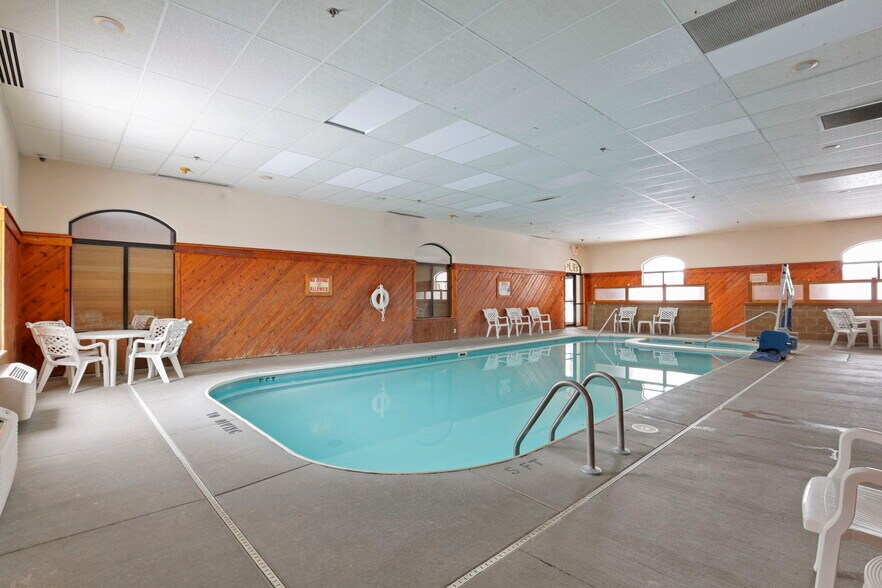 More Photos Of 509 S Wooster Ave, Strasburg Hotel For Sale