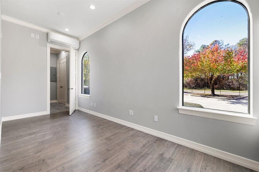 More Photos Of 12832 Willow Centre Dr, Houston Office Residential For Sale