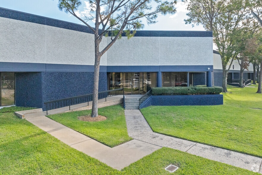 More Photos Of 10795 Hammerly Blvd, Houston Warehouse For Lease